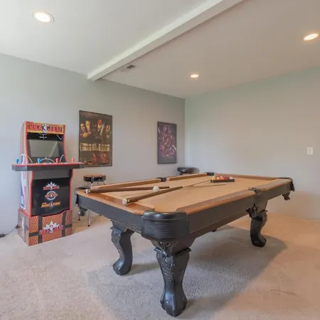 Hot Tub, Views & Game Room - 20 Min To Downtown Asheville!